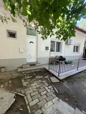 Eladó családi ház, Budapesten, X. kerületben, Román utcában