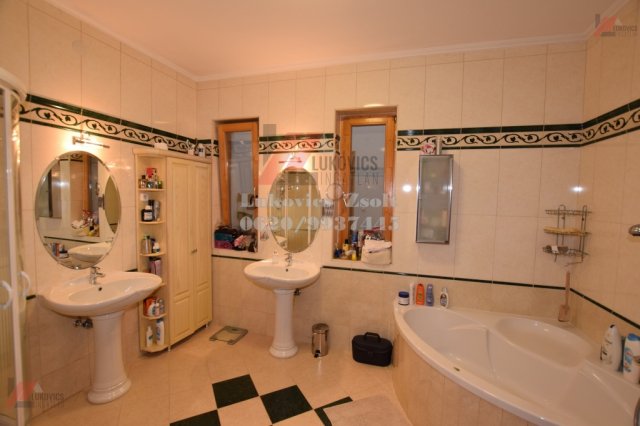 Eladó családi ház, Debrecenben 335 M Ft, 5+2 szobás