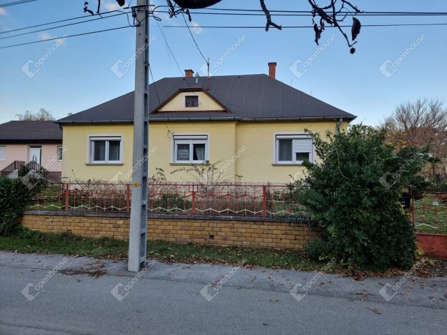 Eladó családi ház, Nyúlon 57.2 M Ft, 2 szobás