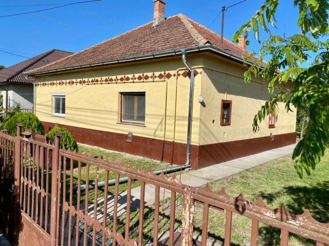 Eladó családi ház, Szarvason 28 M Ft, 3 szobás