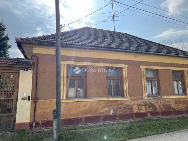 Eladó családi ház, Cegléden 37.5 M Ft, 6 szobás