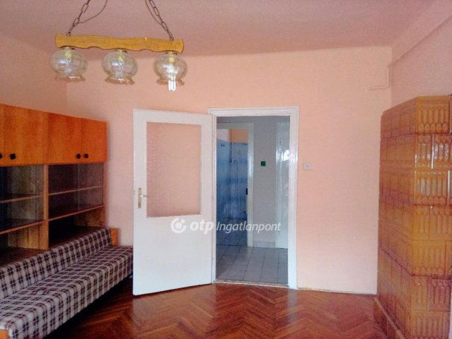 Eladó téglalakás, Dombóváron 23.9 M Ft, 2 szobás