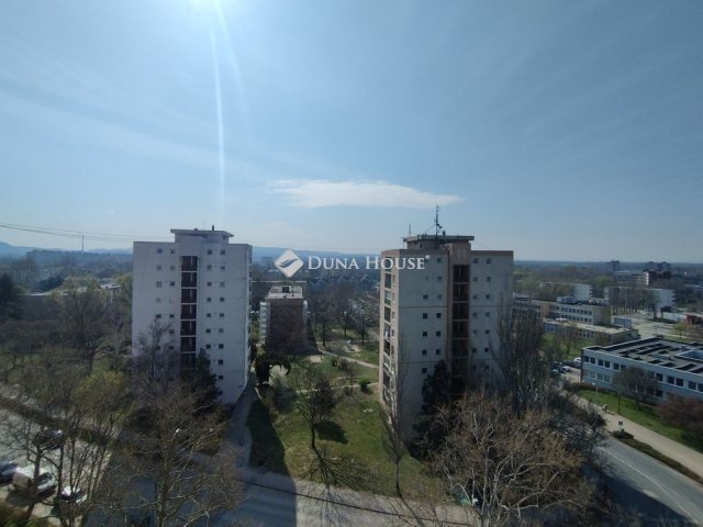 Eladó téglalakás, Tatabányán, Fő téren 39.99 M Ft, 2 szobás