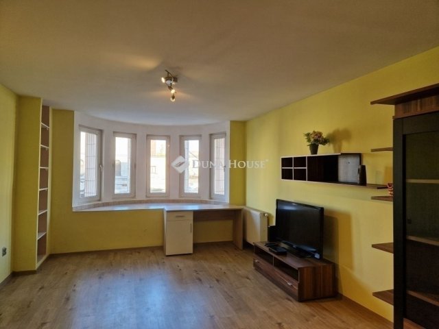 Eladó téglalakás, Budapesten, VIII. kerületben 74.9 M Ft