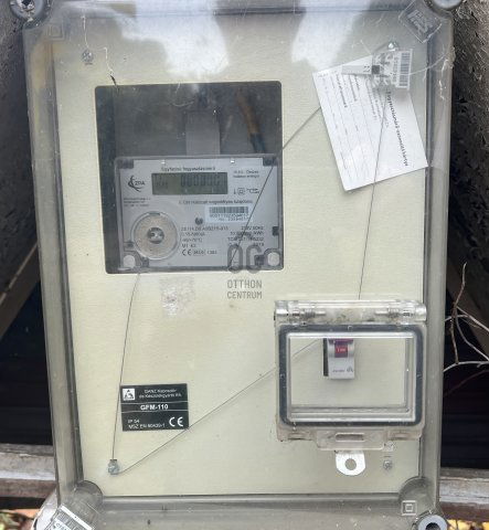 Eladó családi ház, Szekszárdon 8.5 M Ft, 2 szobás