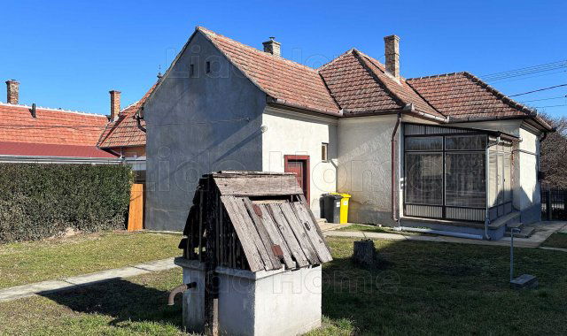 Eladó családi ház, Kéthelyen 29.99 M Ft, 8 szobás