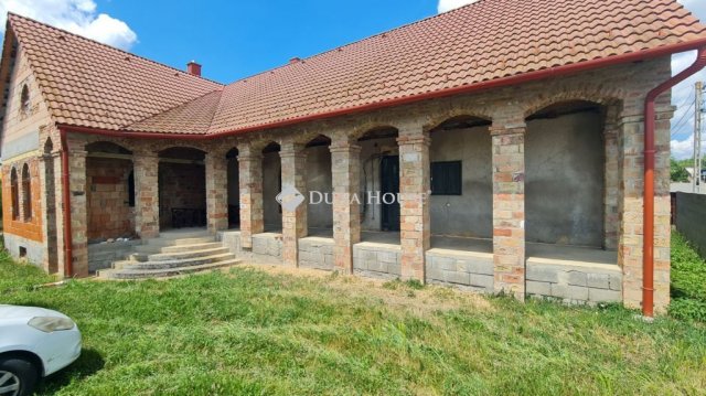 Eladó családi ház, Szellőn 49.9 M Ft, 5 szobás