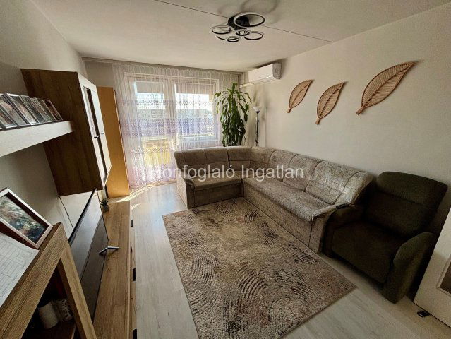 Eladó panellakás, Nyíregyházán 45.99 M Ft, 3 szobás