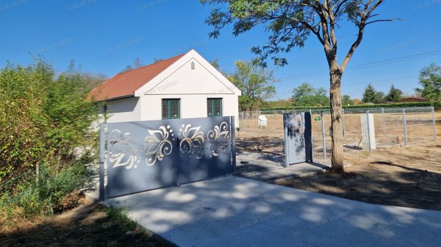 Eladó családi ház, Gönyűn 115 M Ft, 4 szobás