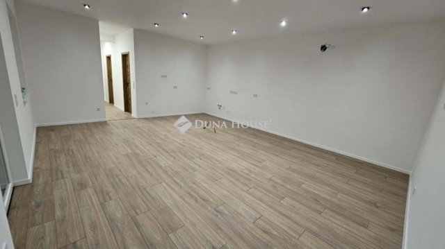 Eladó ikerház, Nyáregyházán 82.9 M Ft, 4 szobás