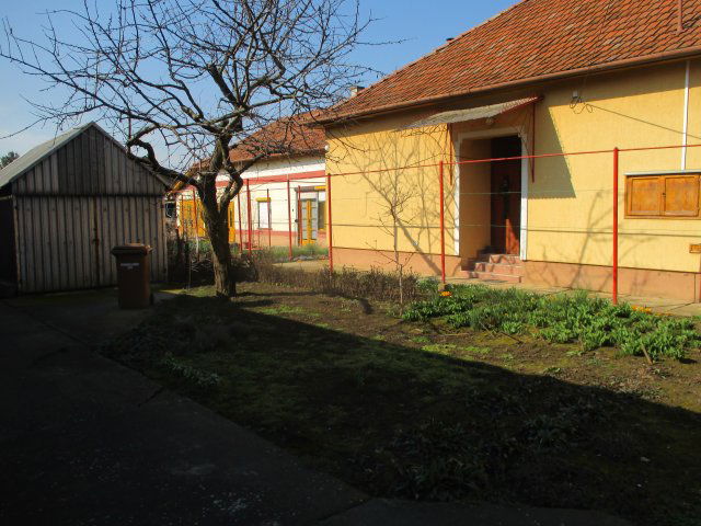 Eladó családi ház, Békéscsabán 53.5 M Ft, 3+1 szobás