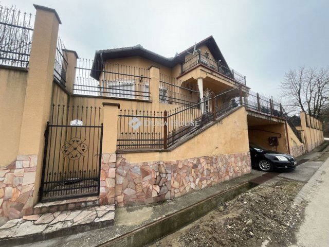 Eladó családi ház, Úrin 149 M Ft, 5 szobás