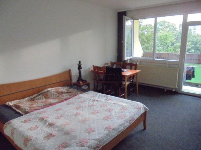 Kiadó panellakás, albérlet, Debrecenben 180 E Ft / hó, 1 szobás
