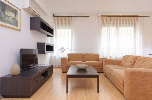 Eladó téglalakás, Budapesten, VI. kerületben, Aradi utcában