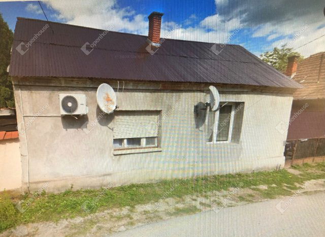 Eladó családi ház, Pákán 5.7 M Ft, 1 szobás