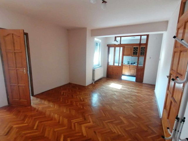 Eladó téglalakás, Pécsett 74.99 M Ft, 4 szobás