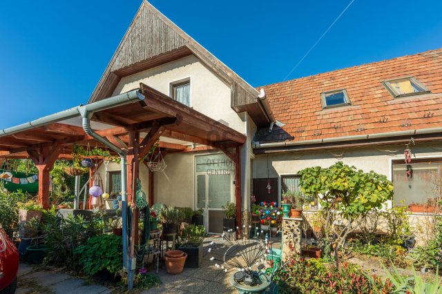 Eladó családi ház, Budapesten, XXI. kerületben 139.9 M Ft