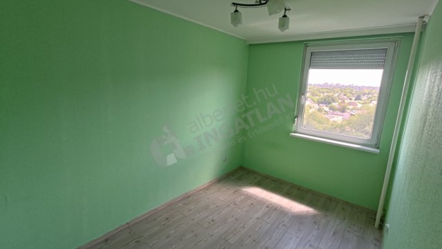 Kiadó panellakás, albérlet, XV. kerületben, Mézeskalács téren