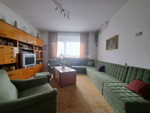 Eladó családi ház, Baján 59.8 M Ft, 4 szobás