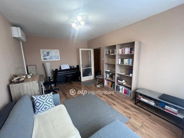 Eladó panellakás, Szegeden 47.9 M Ft, 2 szobás