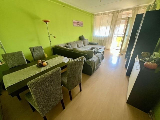 Eladó panellakás, Pécsett 37.99 M Ft, 2 szobás