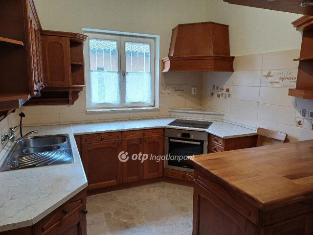 Eladó családi ház, Budapesten, XVI. kerületben 174 M Ft