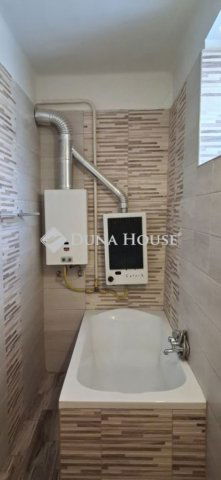 Eladó családi ház, Székesfehérvárott 49.999 M Ft, 2 szobás