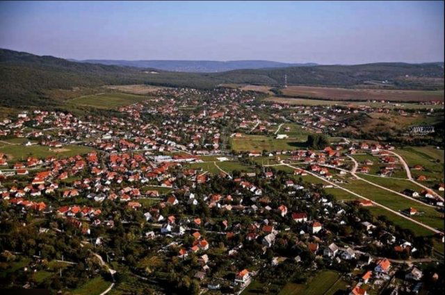 Eladó családi ház, Telkin 245 M Ft, 5+1 szobás