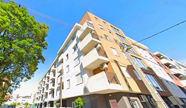 Eladó téglalakás, Győrött 99 M Ft, 3 szobás