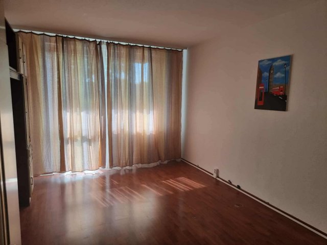 Eladó panellakás, Nyíregyházán 31.5 M Ft, 1+1 szobás