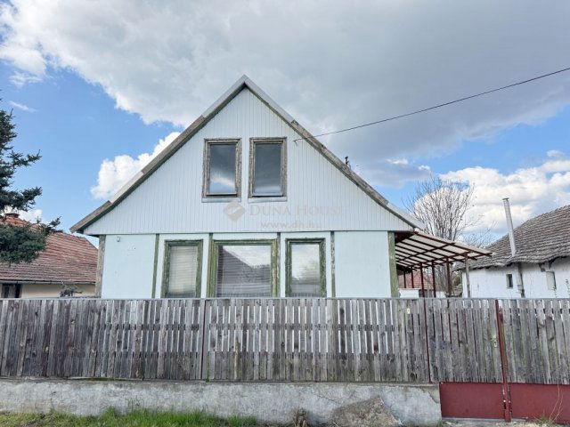 Eladó családi ház, Nagyszénáson 9 M Ft, 3 szobás