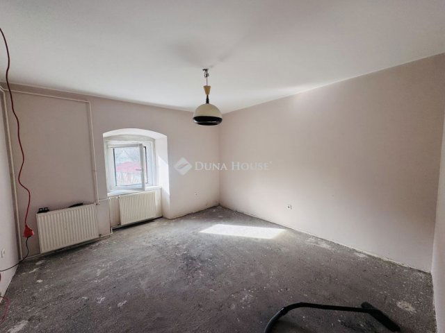 Eladó téglalakás, Siklóson 24.99 M Ft, 2 szobás