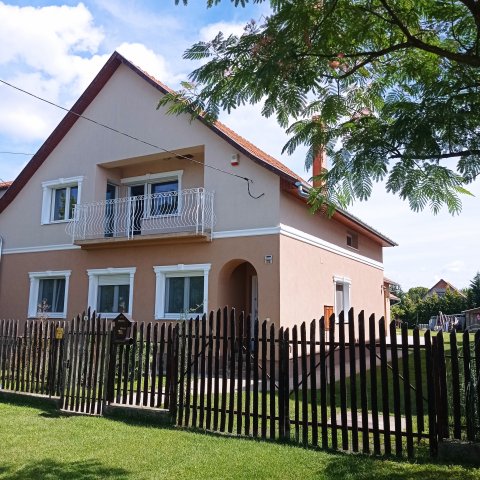 Eladó családi ház, Kisteleken 135 M Ft, 4+2 szobás