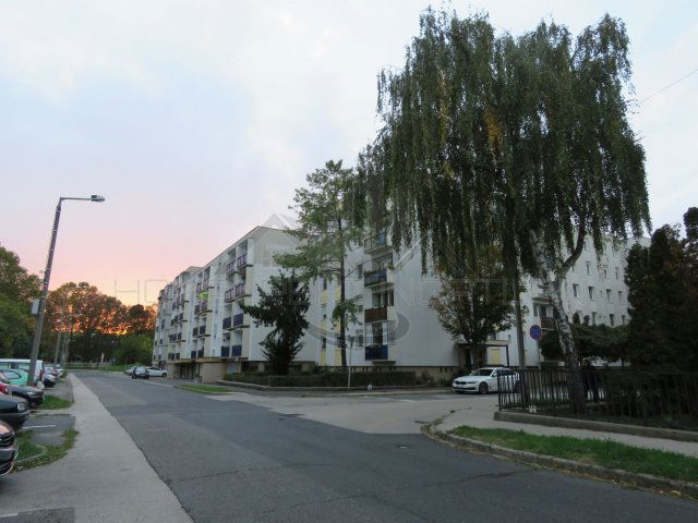 Kiadó panellakás, albérlet, Győrött 180 E Ft / hó, 3 szobás