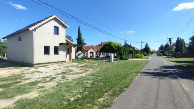 Eladó nyaraló, Balatonkeresztúron 86 M Ft, 4 szobás