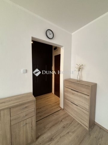 Eladó panellakás, Pécsett 34.9 M Ft, 1 szobás
