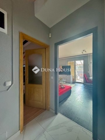 Eladó téglalakás, Üllőn 100 M Ft, 4 szobás