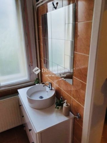 Eladó téglalakás, Pécsett 52.5 M Ft, 2 szobás
