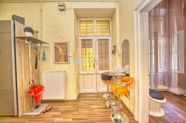 Eladó téglalakás, Budapesten, VIII. kerületben 171 M Ft