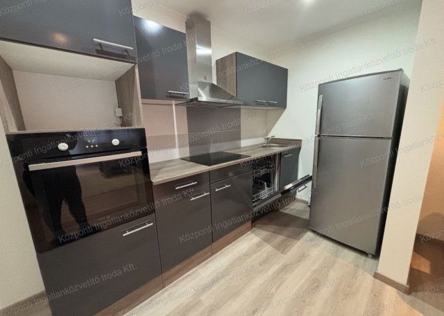 Kiadó panellakás, albérlet, Tatabányán 200 E Ft / hó