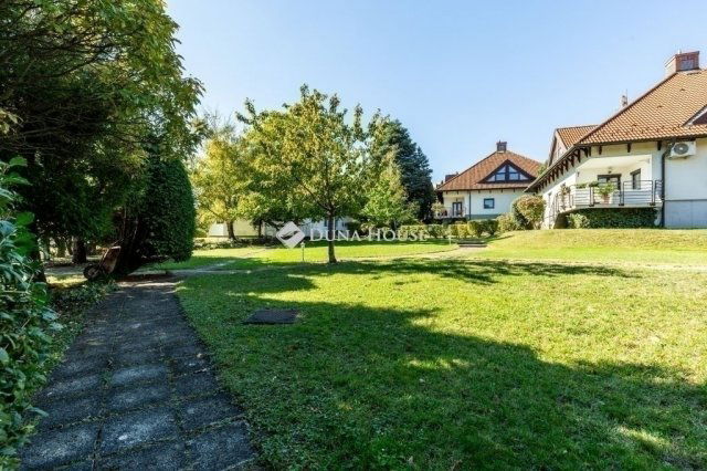 Eladó ikerház, Budapesten, II. kerületben 328 M Ft, 6 szobás