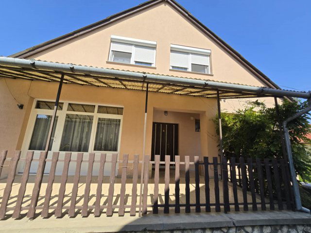 Eladó családi ház, Dombóváron 49 M Ft, 5 szobás