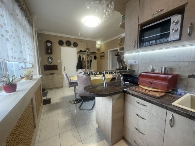 Eladó téglalakás, Kecskeméten 64.8 M Ft, 3 szobás