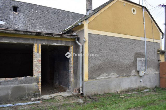 Eladó családi ház, Hosszúperesztegen 11 M Ft, 3 szobás