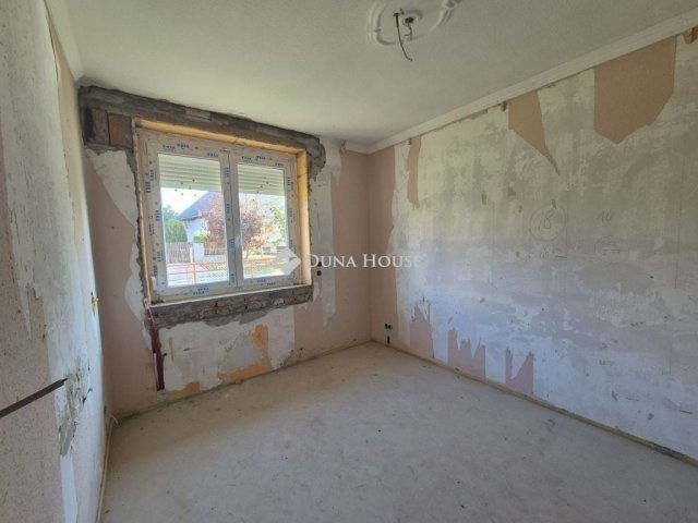 Eladó családi ház, Enyingen 42 M Ft, 4 szobás