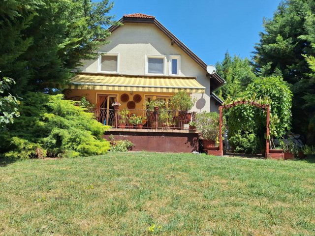 Eladó családi ház, Zsámbékon 152.9 M Ft, 5 szobás