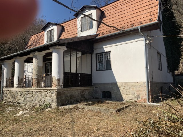Eladó családi ház, Leányfaluban 175 M Ft, 8 szobás