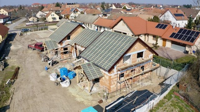 Eladó ikerház, Taksonyon 129.9 M Ft, 5+2 szobás