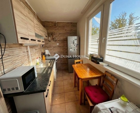 Eladó panellakás, Kecskeméten 46.5 M Ft, 3 szobás