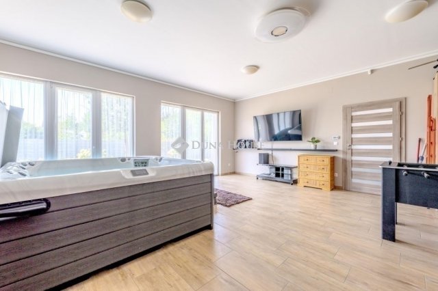 Eladó családi ház, Üllőn 299 M Ft, 6 szobás